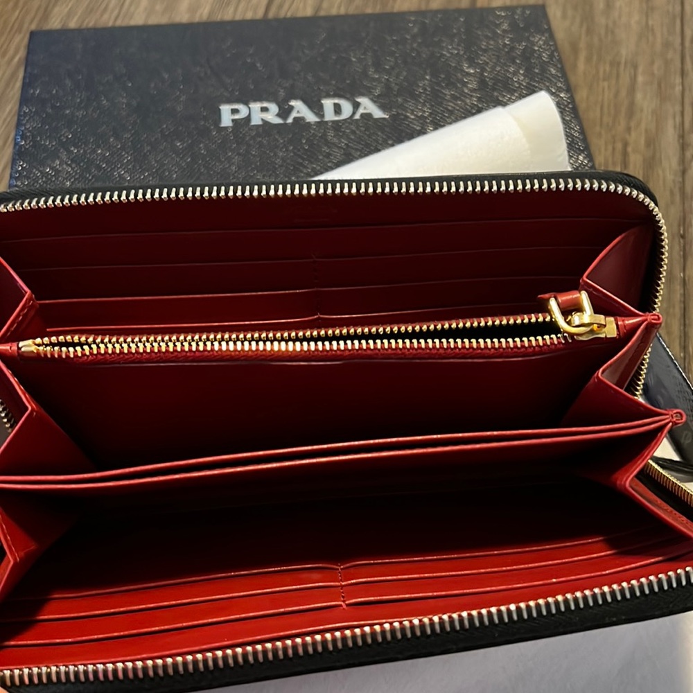 Prada Wallet Authentic - Picture 4 of 9